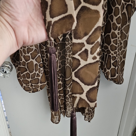 Gorgeous sexy giraffe print robe.  Long flowing sleeves OS - Picture 2 of 4